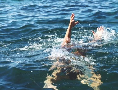 Χωρίς τις αισθήσεις του ανασύρθηκε 83χρονος από τη θαλάσσια περιοχή Πορταριάς